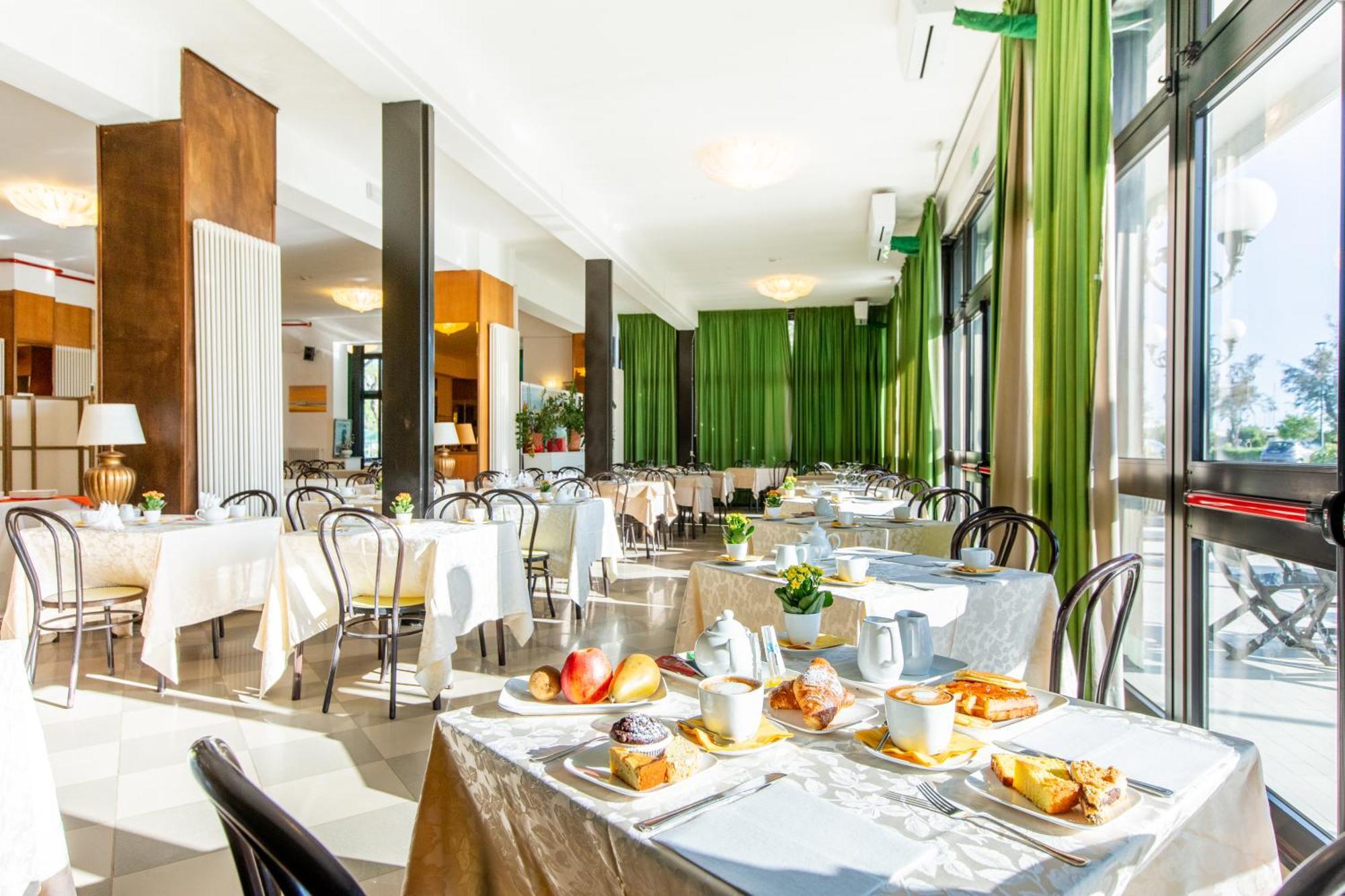 Hotel Lungomare Cervia Dış mekan fotoğraf